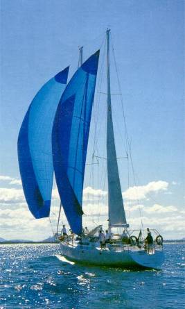 R19.1 Nina Q1 under sail (19k)