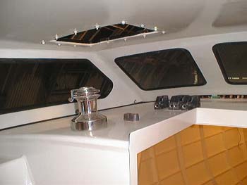 R400 inside cuddy - winch & clutch - port companionway